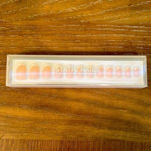 Static Nails Reusable Pop On Manicure Curved French Round